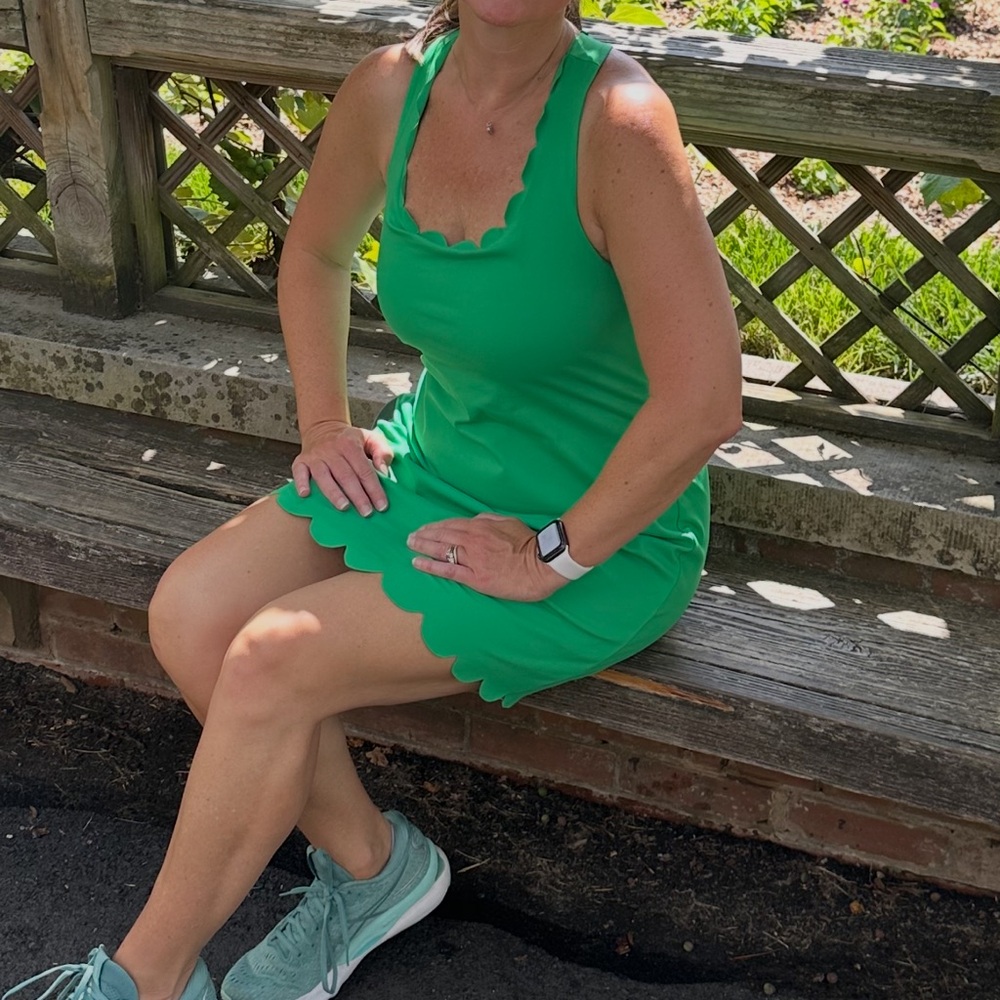 Green Scallop-Hem Sleeveless Dress With Shorts Underneath - Picture 4 of 4